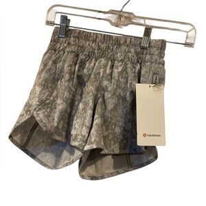 26. NWT Lululemon tracker short GREY SNAKE Size: 2